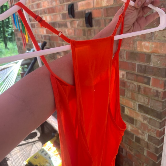 Old Navy women’s size Medium 100% Rayon Orange silky tank top like new - Picture 6 of 6